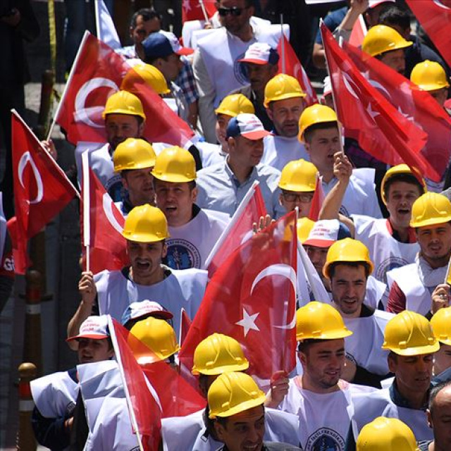 Ekonomi yönetimi 1 Mayıs Emek ve Dayanışma Günü’nü kutladı