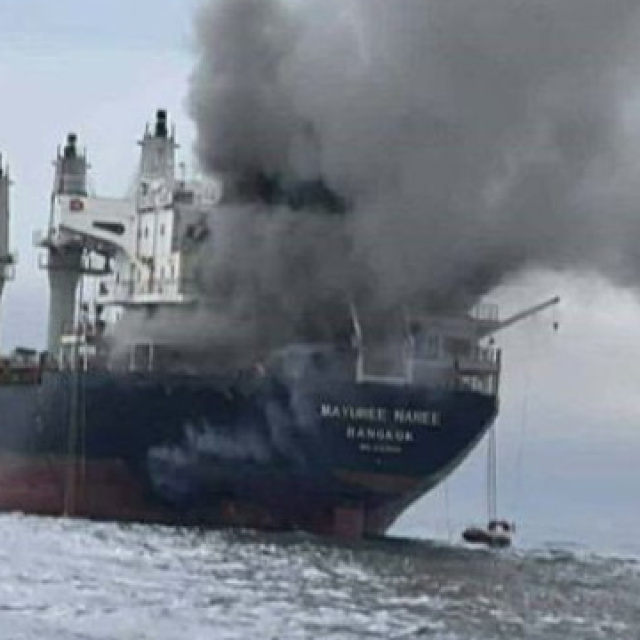 İngiltere Deniz Ticaret Örgütü: BAE açıklarında bir petrol tankerine mühimmat isabet etti