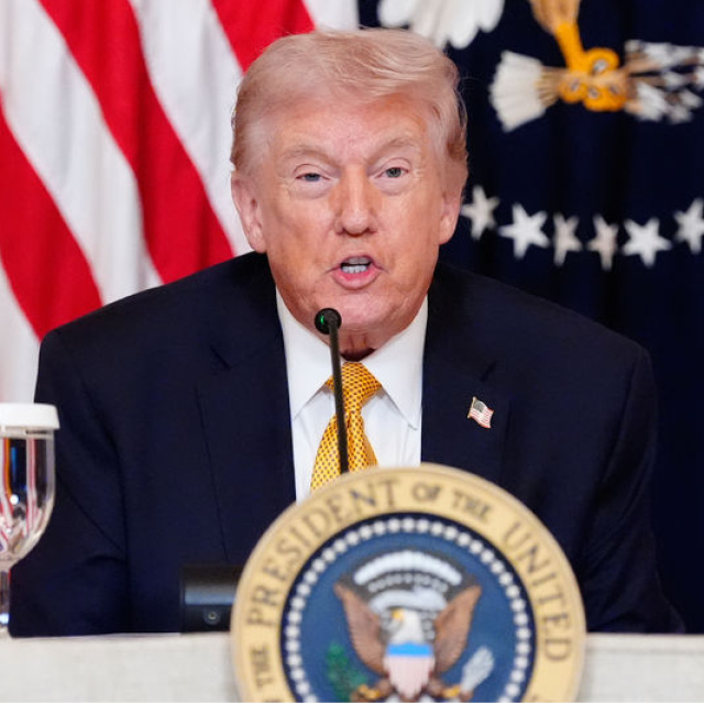 Trump akaryakıt vergisinin askıya alınmasını istiyor