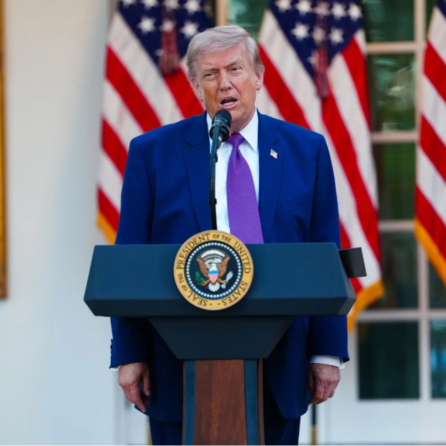 Trump: İran’la görüşmeler devam ediyor