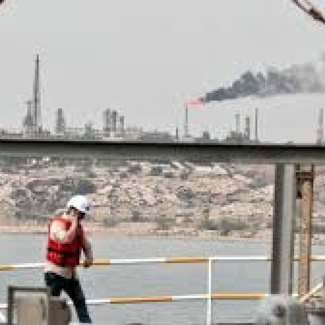 Petrol, ABD-İran belirsizliğiyle yüksek seyrini koruyor