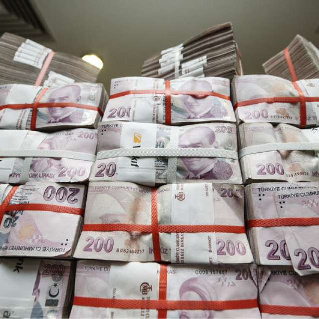 Hazine iki ihaleyle 104,1 milyar lira borçlandı