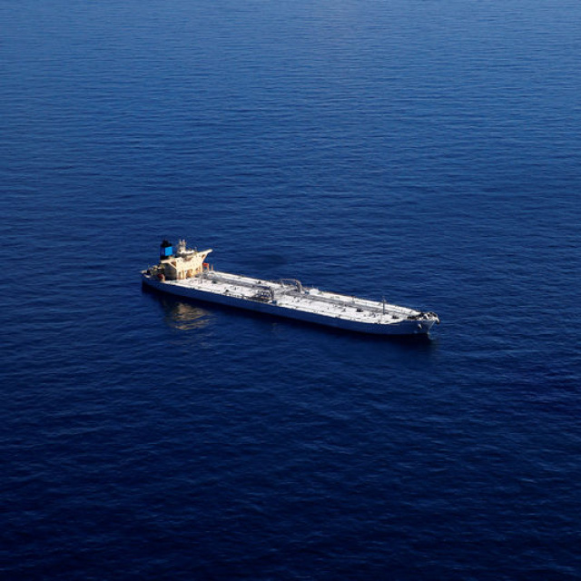 İran bağlantılı üçüncü tanker de ABD ablukasını aştı