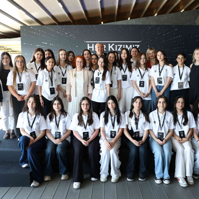 Mercedes-Benz Türk ve ÇYDD’den 7 bin kız öğrenciye destek