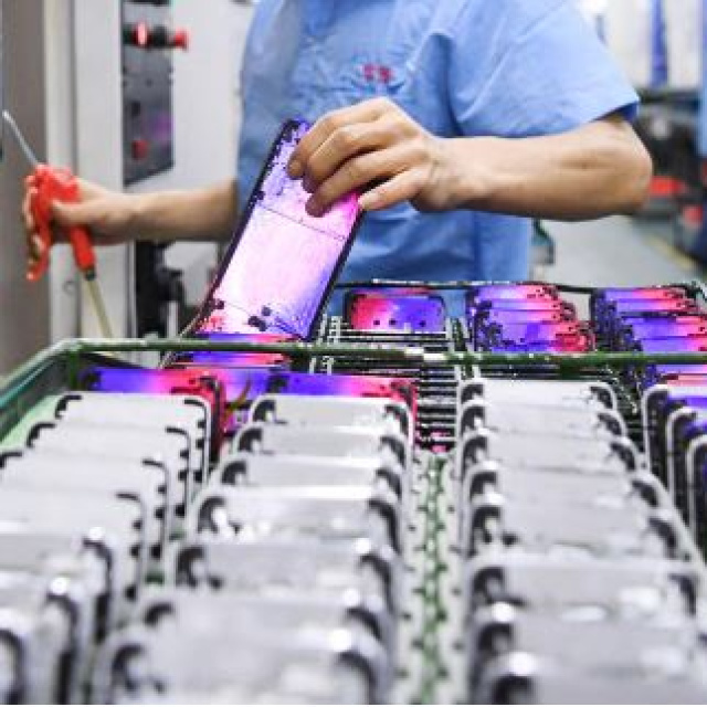 Çip krizi Türkiye’de akıllı telefon fabrikası kapattı