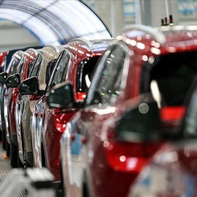 “Otomotiv pazarında yıl sonunu kur ve kredi belirleyecek”