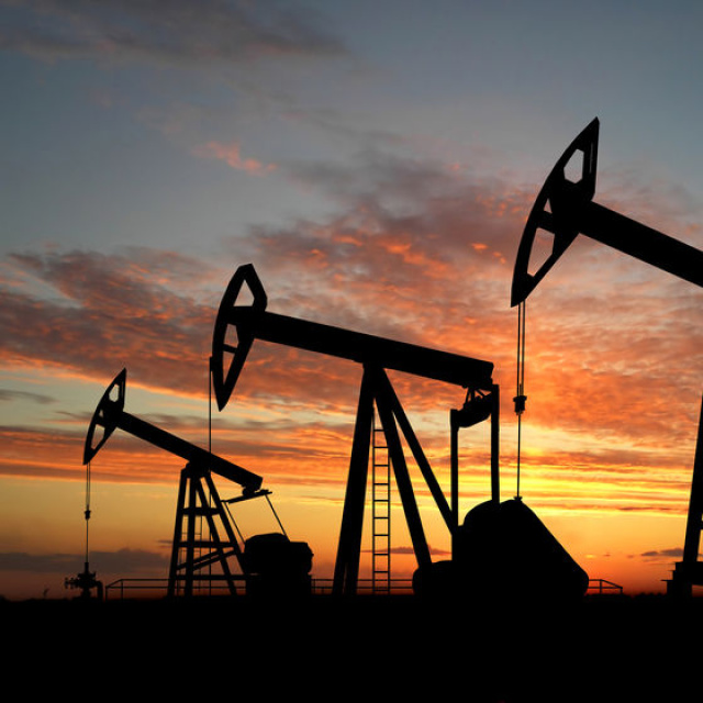 Petrol, OPEC+ üretim artışı ve Hürmüz’den ihracatın toparlanmasıyla geriledi