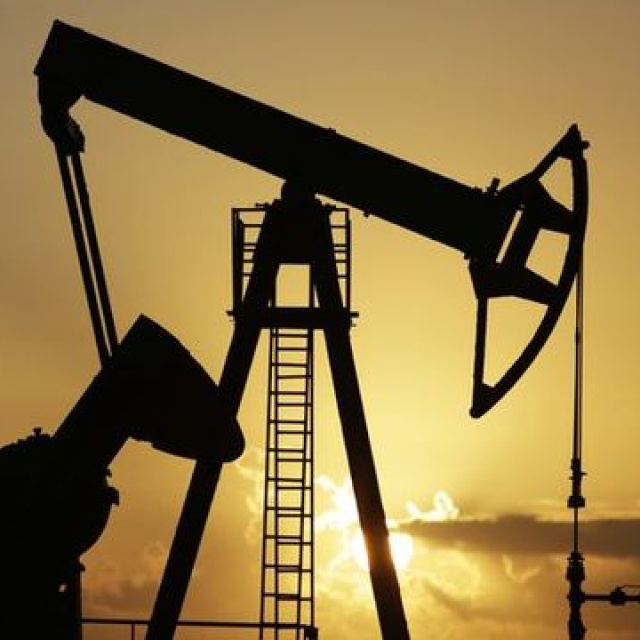 Petrol, Hürmüz Boğazı’nın yeniden açılmasına ilişkin belirsizlikle yükseldi